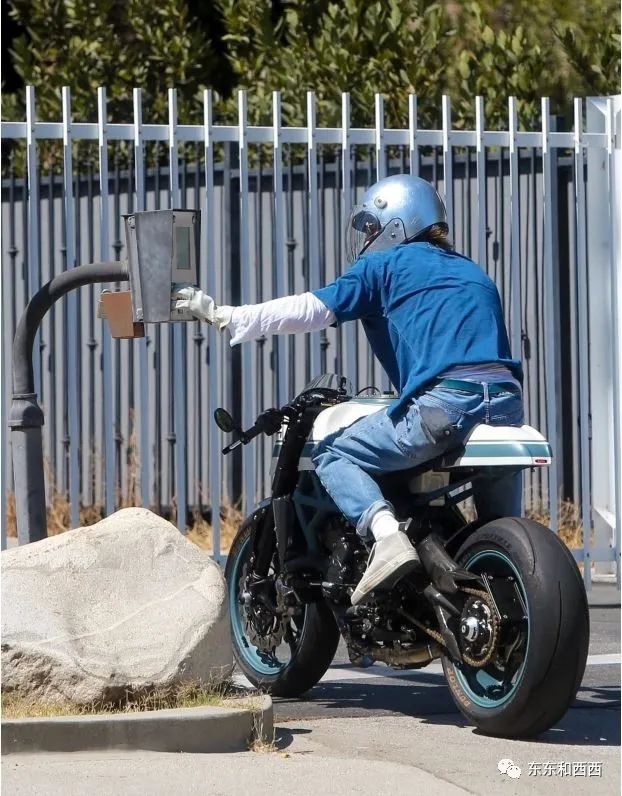 朱莉和皮特都老成这样了?当年爱得要死要活,如今拼得你死我活… 朱莉和皮特都老成这样了?当年爱得要死要活,如今拼得你死我活…