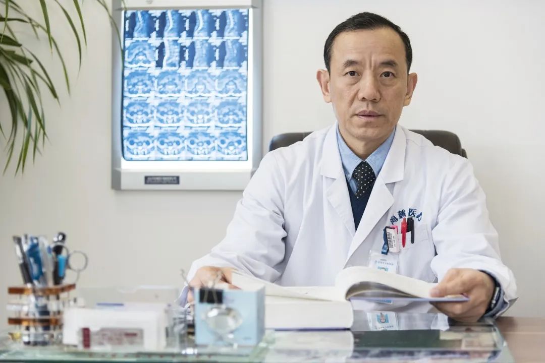 骨伤诊疗中心,脊柱外科主任 陈德喜主任医师