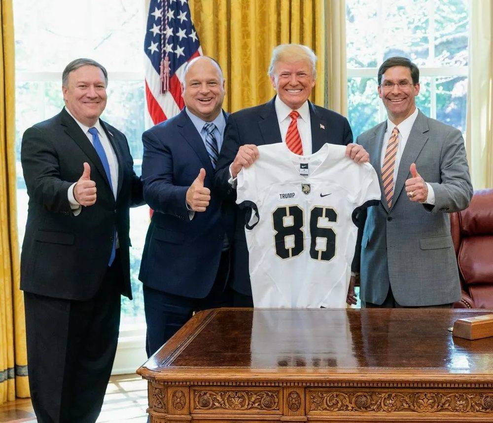 David Urban（左二）／Official White House Photo