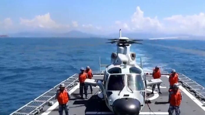 驻港部队惠州舰在南海进行实战化训练