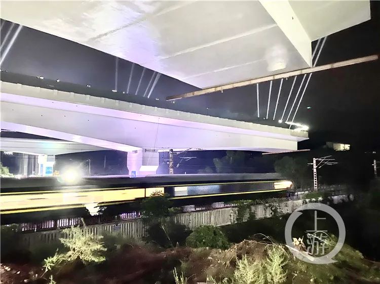 刷新多项世界纪录重庆五桥同转成功牵手