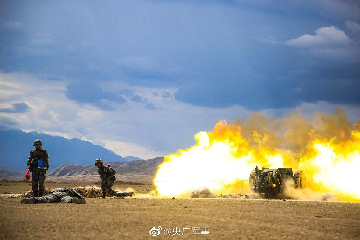 新疆军区各步兵师转型为合成部队 换装新装备(图2) 新疆军区各步兵师转型为合成部队 换装新装备