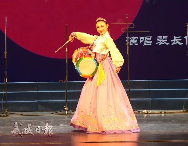 歌舞《长鼓敲起来》