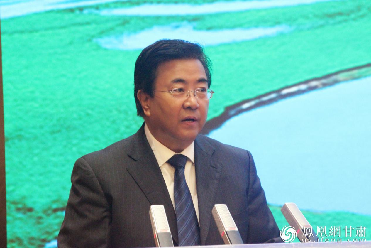 甘南州人大常委会主任,党组书记安锦龙致欢迎辞 李娟平 摄