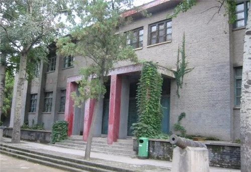 图2:拆除之前的省博物馆