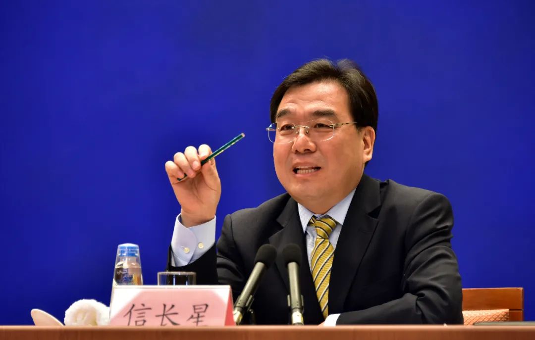 青海省十三届人大五次会议今天(26日)选举信长星为省长