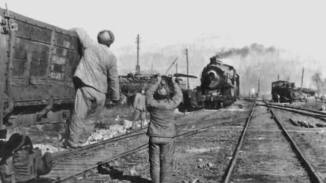 抗美援朝战史：解放军入朝作战，中朝铁路该谁用？