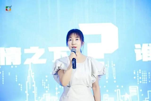 北京商报家居产业周刊主编谢佳婷公开发布“2019-2020中国家居十大优选品牌”