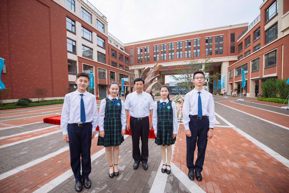 海信学校一周年成青岛今年最火民办学校