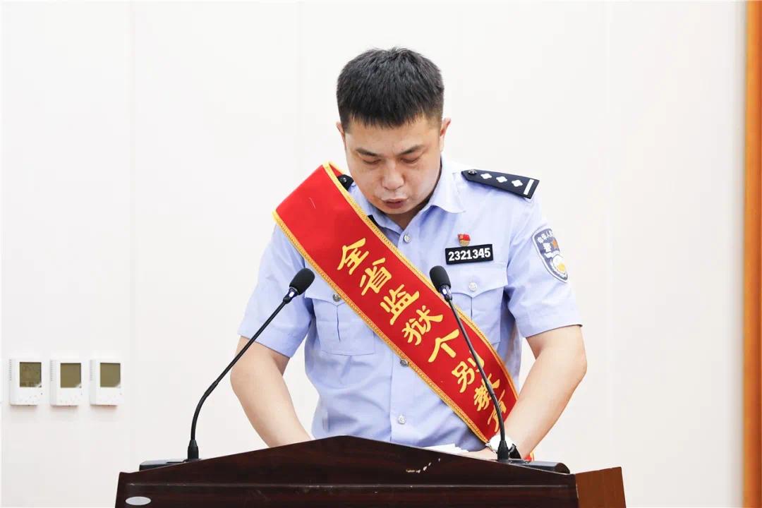 李莹"面对监管改造的巨大压力,监狱民警要严守钢规铁纪,坚持公正执法