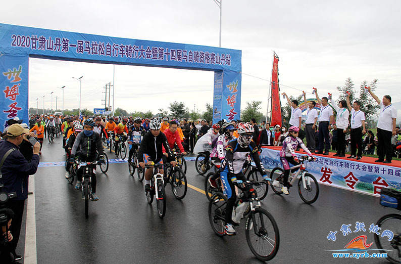 全国600余自行车手集结张掖山丹 上演戈壁花海"骑遇记"