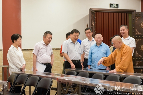 了解千人斋堂管理制度（图片来源：凤凰网佛教 摄影：珠海普陀寺）