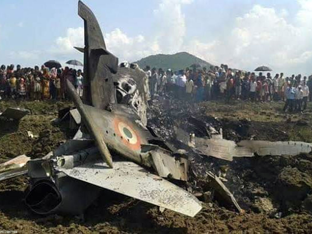 Two Indian Air Force jets shot down in Pakistan's air space, pilot caught - Business Recorder