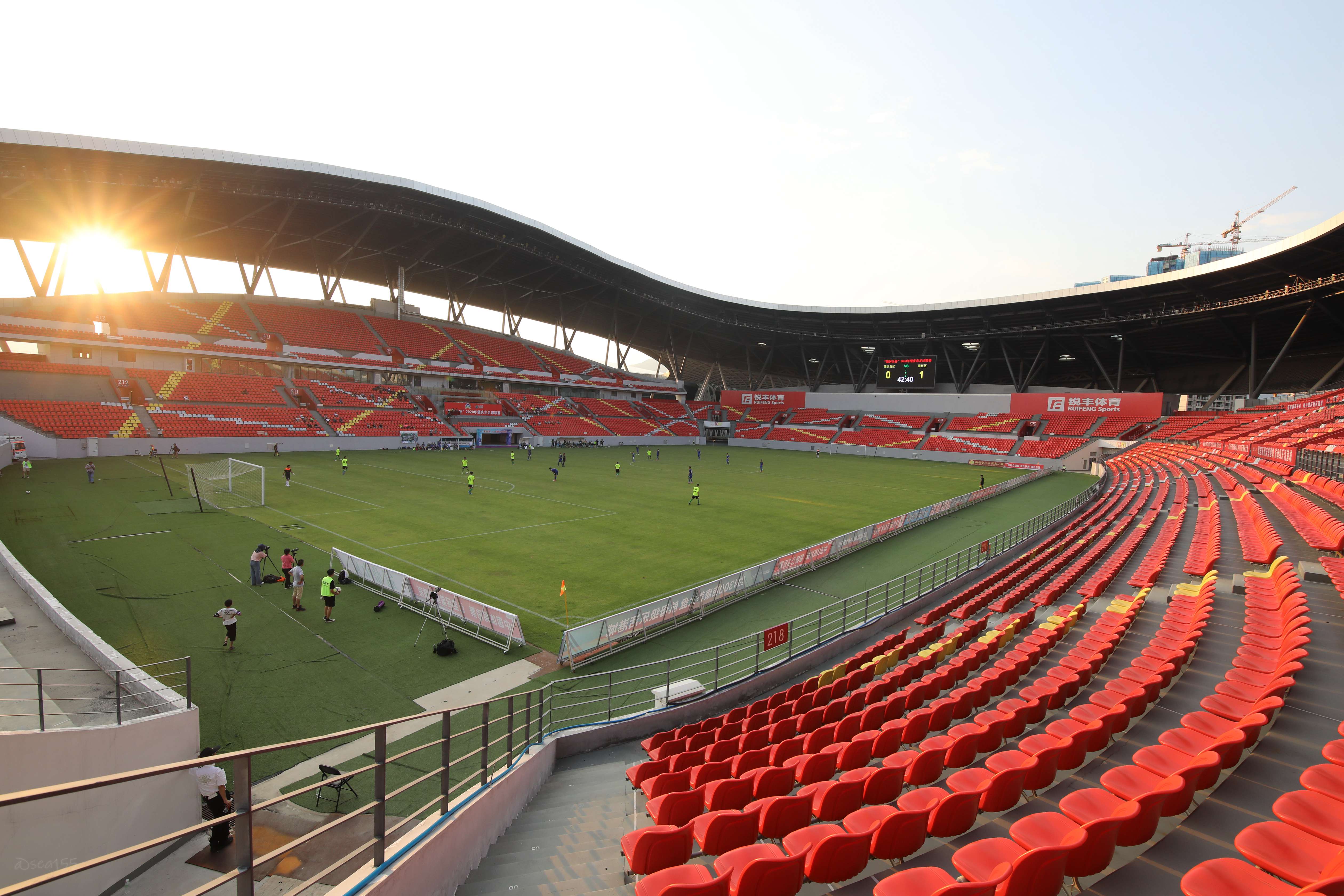 广东首个专业足球场喜迎雅居乐杯2020年肇庆市足球联赛