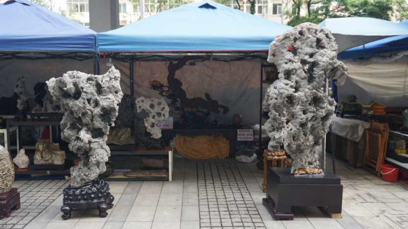 奇石珠宝等你来赏，十五大街古玩城奇石珠宝展开幕