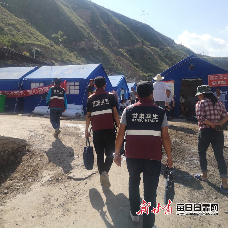 心理救援队进入安置点