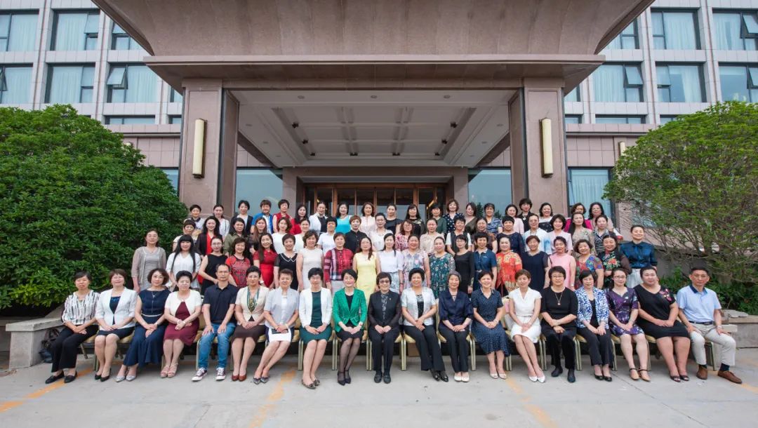 △青岛女企业家群体日益壮大。图为2019年7月4日，青岛市女企业家协会换届大会。