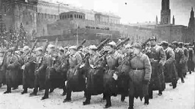 回顾1941年红场阅兵：士兵们踩过广场的声音震耳欲聋
