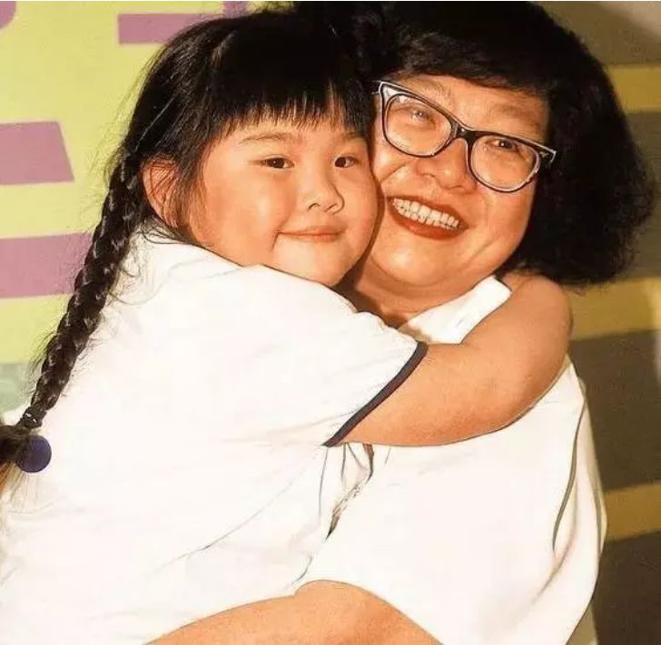 90斤当红小花“胖”到焦虑，是谁定义了女性就要痩？