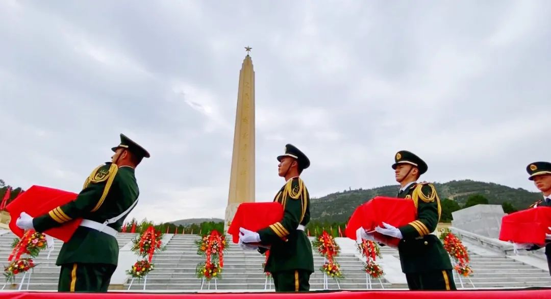 英雄不朽十名烈士骨灰安放兰州烈士陵园