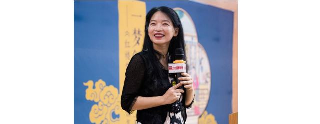 欧丽娟，文学博士，台湾大学中国文学系教授。主要研究领域为唐诗、《红楼梦》、中国文学史。代表作《大观红楼》《杜诗意象论》《唐诗的乐园意识》《惊艳唐诗》等。