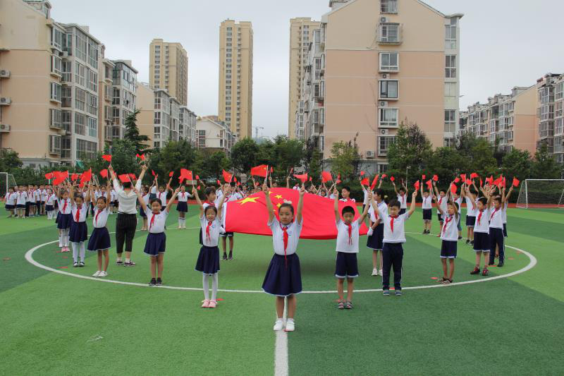青岛博文小学开学第一课和孩子们一起探索创新爱国新风尚