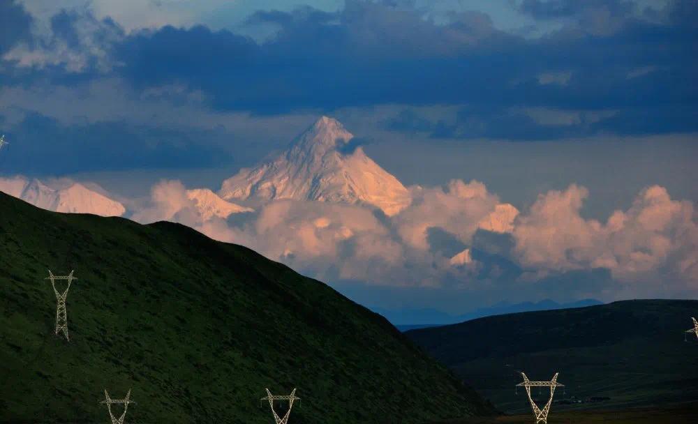 贡嘎人口_贡嘎雪山(2)