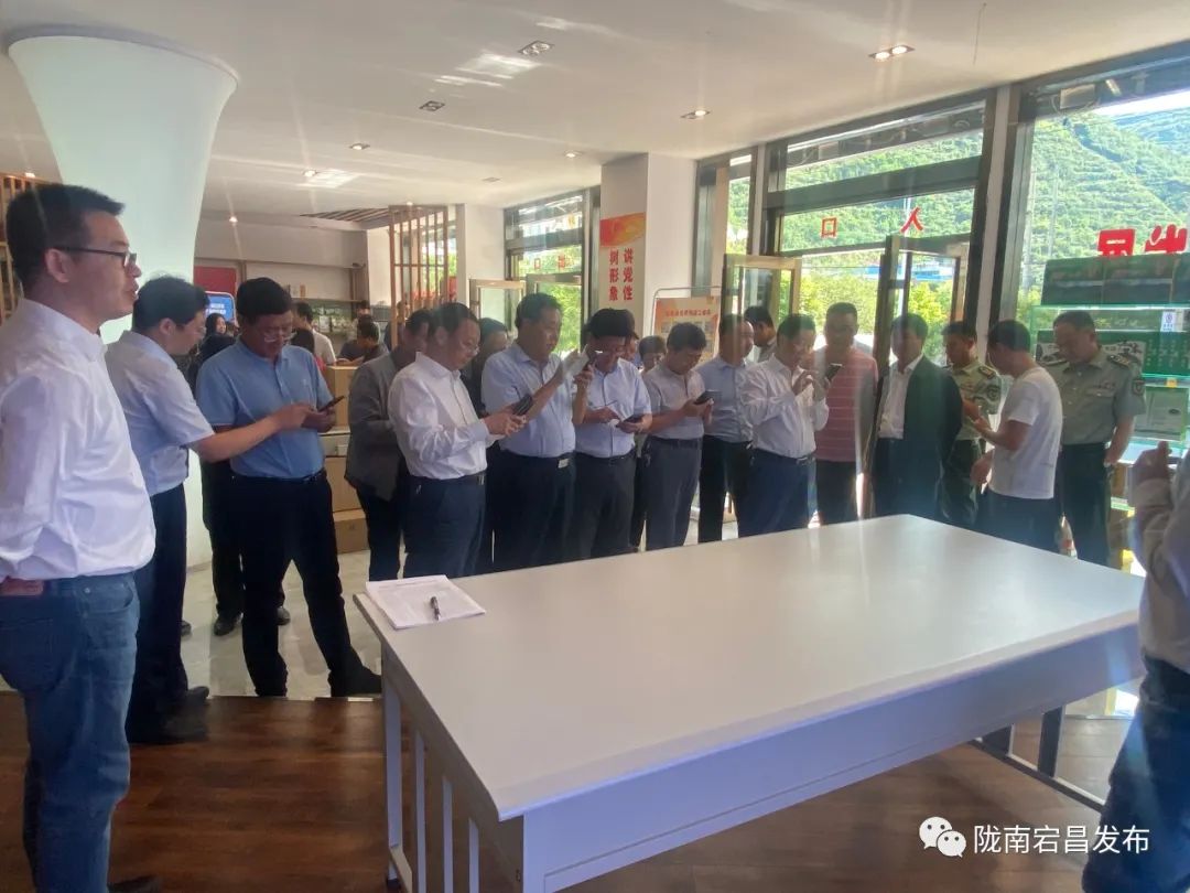 甘肃首个县级直播基地落户 县长带货引粉丝赈灾助农