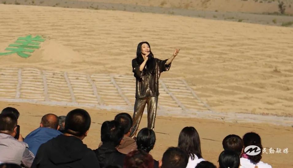 徐千雅演唱《美丽中国》和《天耀中华》