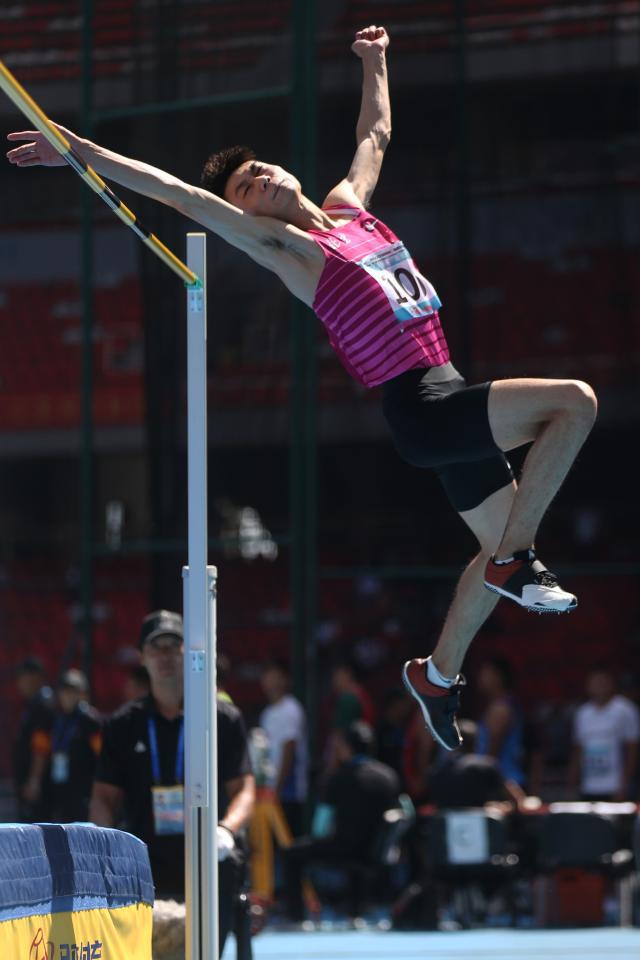 北京田径测试赛跳高小将战胜王宇216米摘得冠军