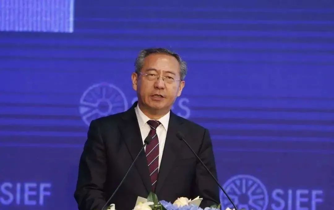 青农部部长,常委,即墨市普东镇党委副书记;共青团青岛市委副书记;李沧