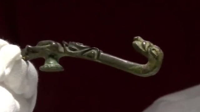 带钩不仅代表着古人的身份,它还是服饰的点睛之笔_凤凰网视频_凤凰网