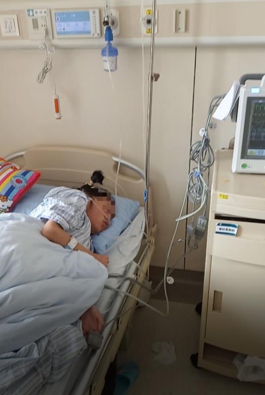 一场感冒引起呼吸衰竭重度脊柱侧弯少女来深求医获救
