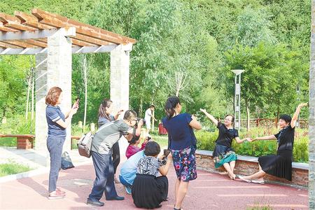 贵清山景区游人如织 (漳县县委宣传部供图)