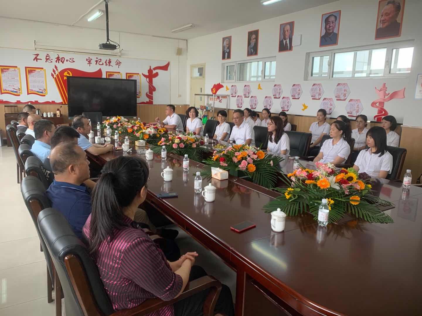 社区领导优秀教师代表座谈会