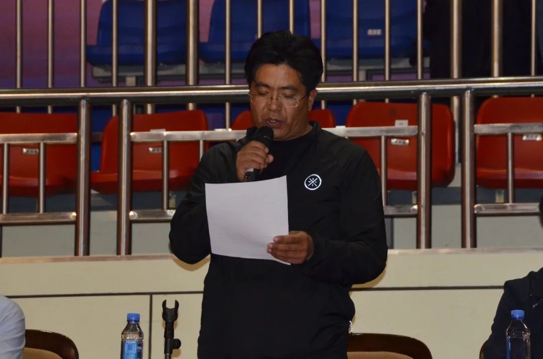 图|县文旅局副局长李华藏同志主持运动会闭幕式