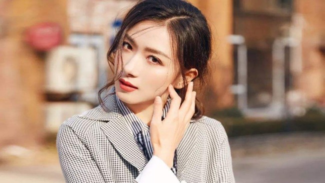 万茜点赞宁静郁可唯负面评论“开撕”？回应称被盗号