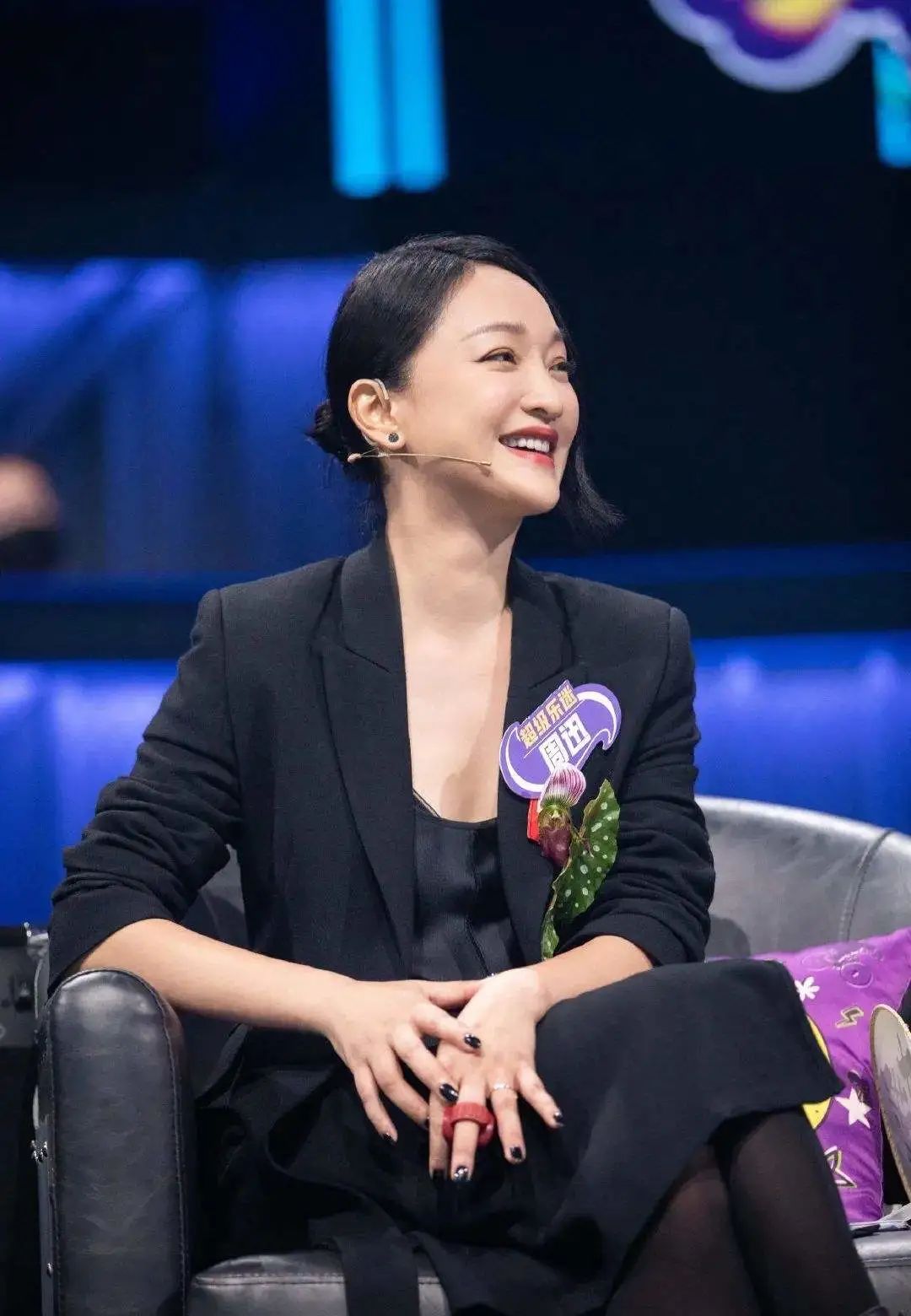起因是:很少在戏外露面的她连着上了四档综艺节目.