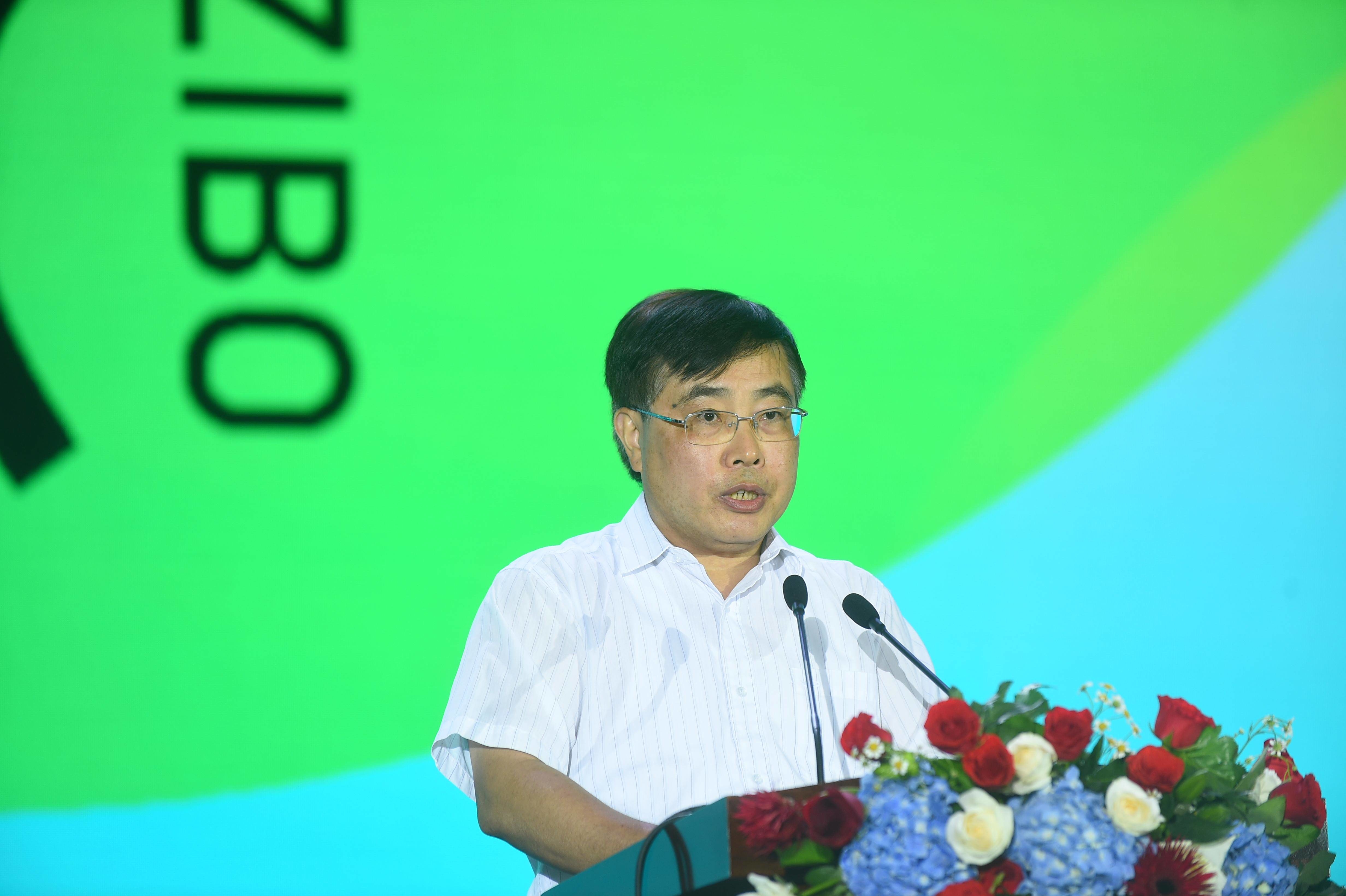 中国工业经济联合会党委书记、执行副会长兼秘书长熊梦致辞
