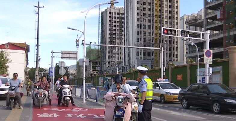鹿泉城区交警中队:开展交通违法专项整治 营造良好交通环境