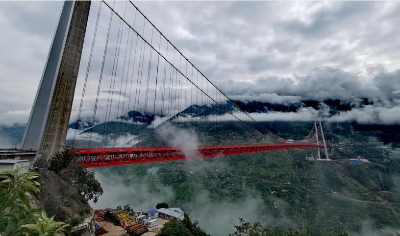 “飞虹”跨越金沙江 世界最大跨径山区悬索桥湖北造