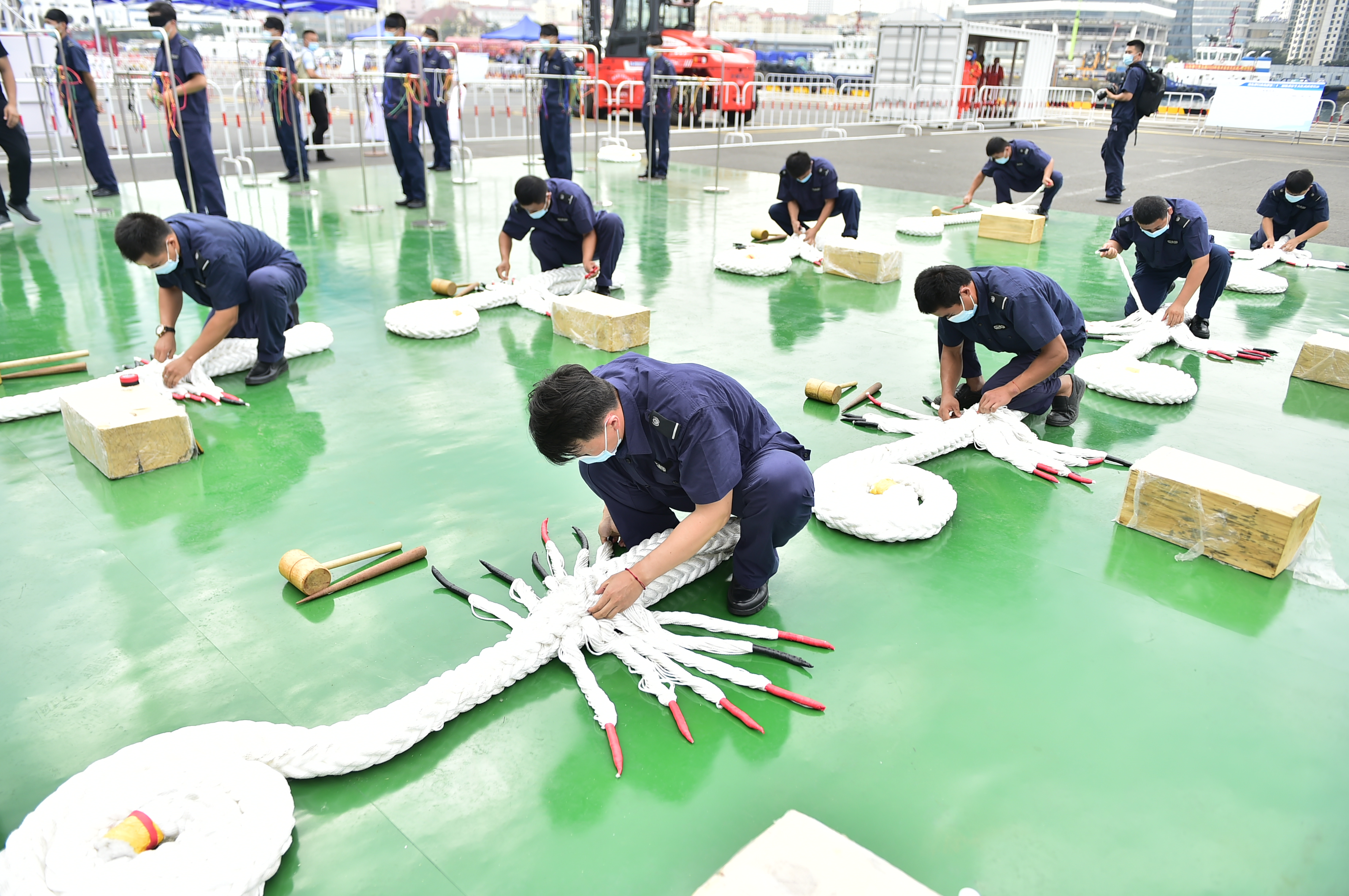  锻造新时代“海港工匠” 山东港口青岛港第三十二届技术安全大比武开赛