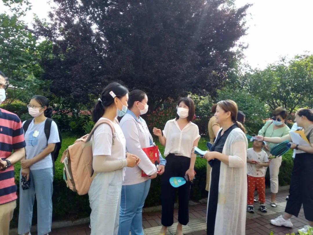 青岛第二实验初级中学教师李忠荣用欣赏的眼光看待学生