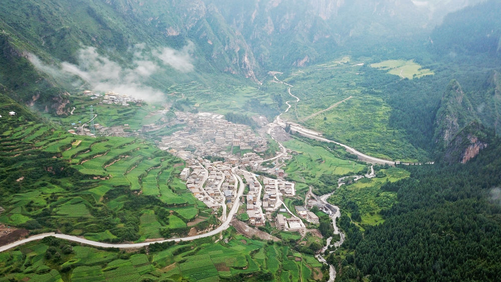 无人机拍摄的扎尕那景区 新华社记者 陈斌 摄（资料图片）