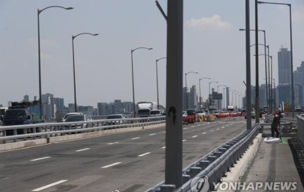 韩国22岁女爱豆跳桥自杀获救 因被队员孤立和欺负