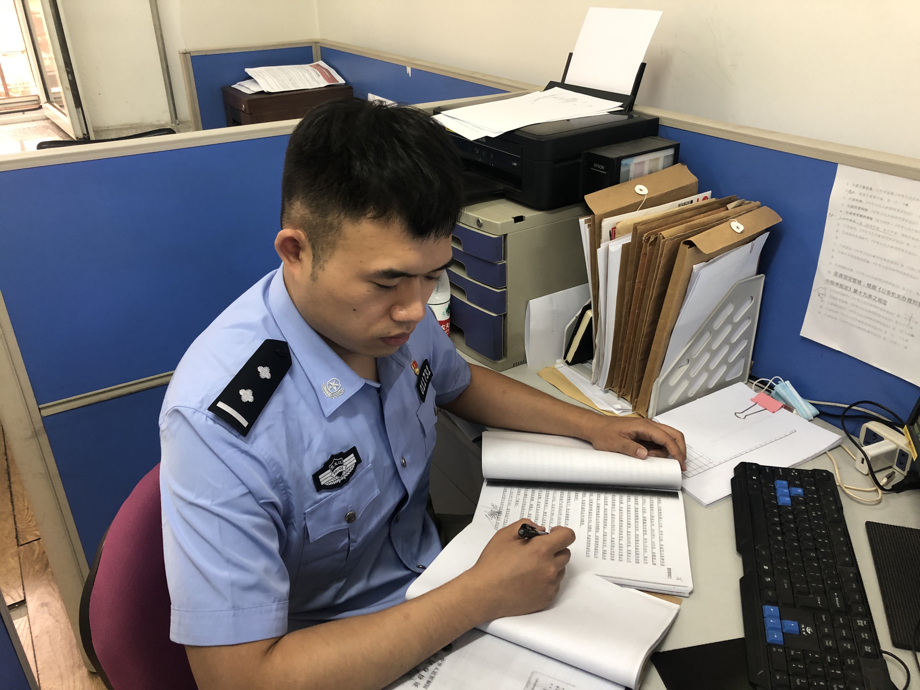 刑侦战线上的利刃新生代记哈尔滨市公安局刑侦支队五大队侦查员钟思聪