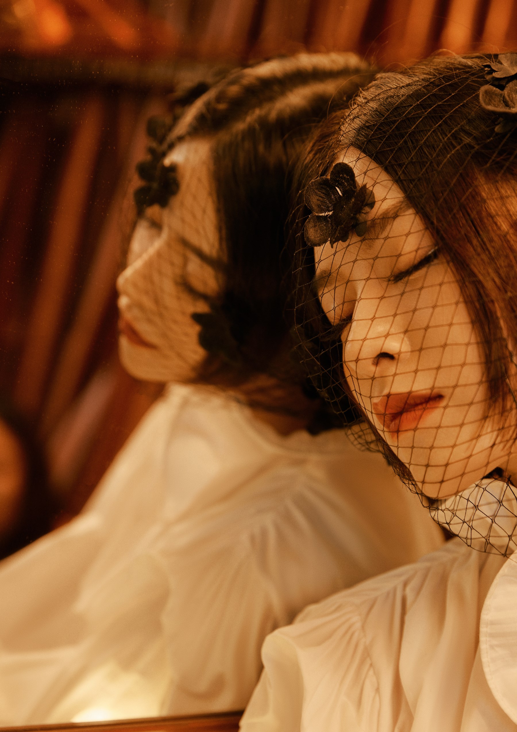 文咏珊复古时尚大片曝光 演绎初秋精致摩登风