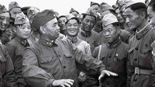 和尚将军许世友讲述在少林寺的故事：身体紧贴墙壁几个晚上不能掉下来