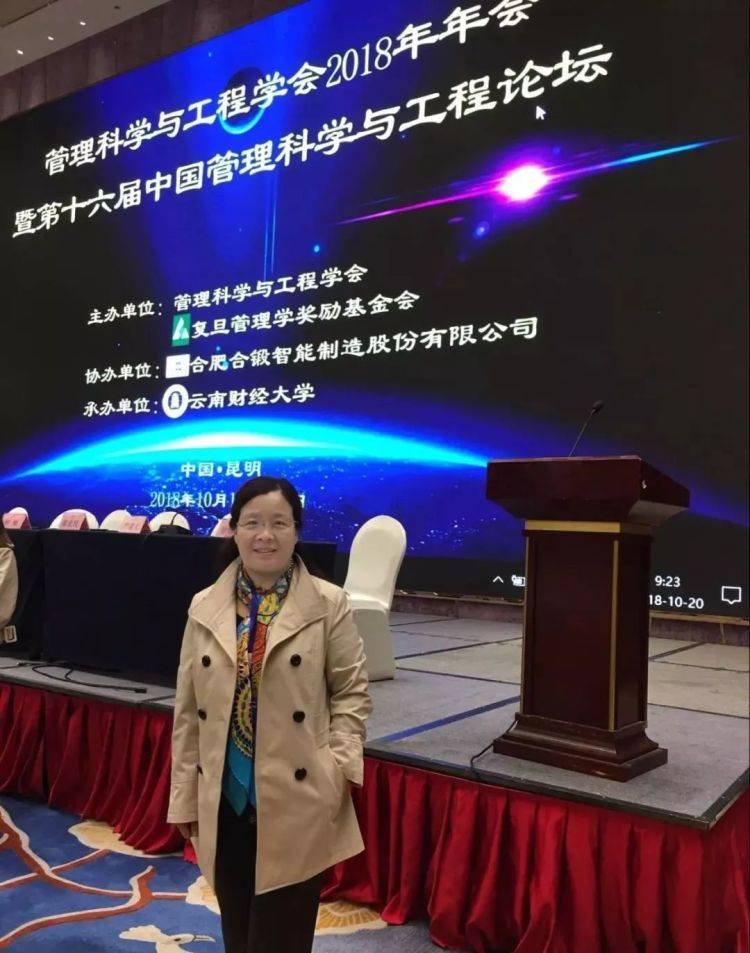 闫秀霞：行走的教科书