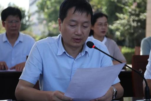 典礼上,光山三高副校长匡自升宣布了学校和教职工上学年的获奖情况;校